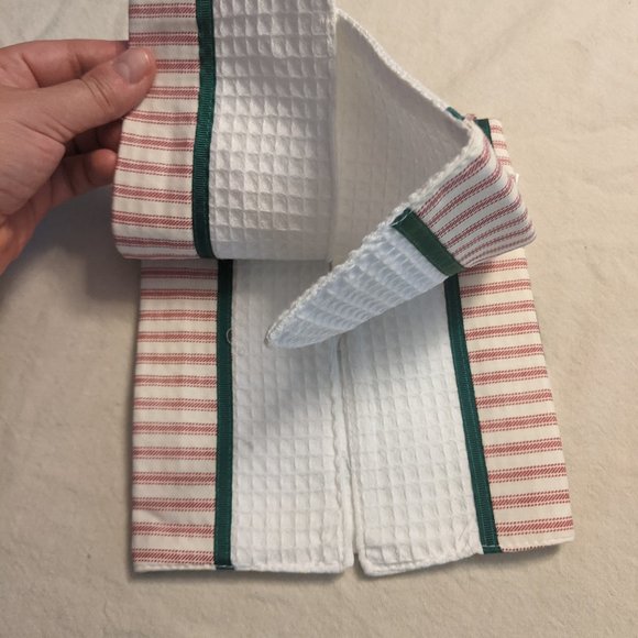 NEW Baby's 1st Christmas Bib & Burp Set - Picture 4 of 6